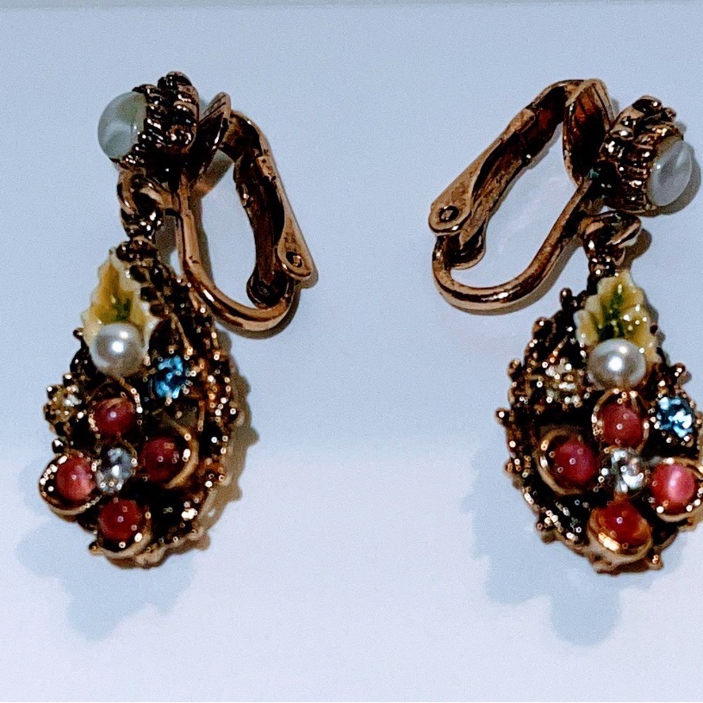 Vintage Mode Art clip-on earrings
